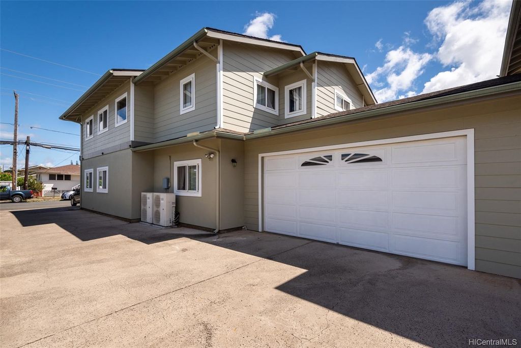 1347 9th Ave #A, Honolulu, HI 96816
