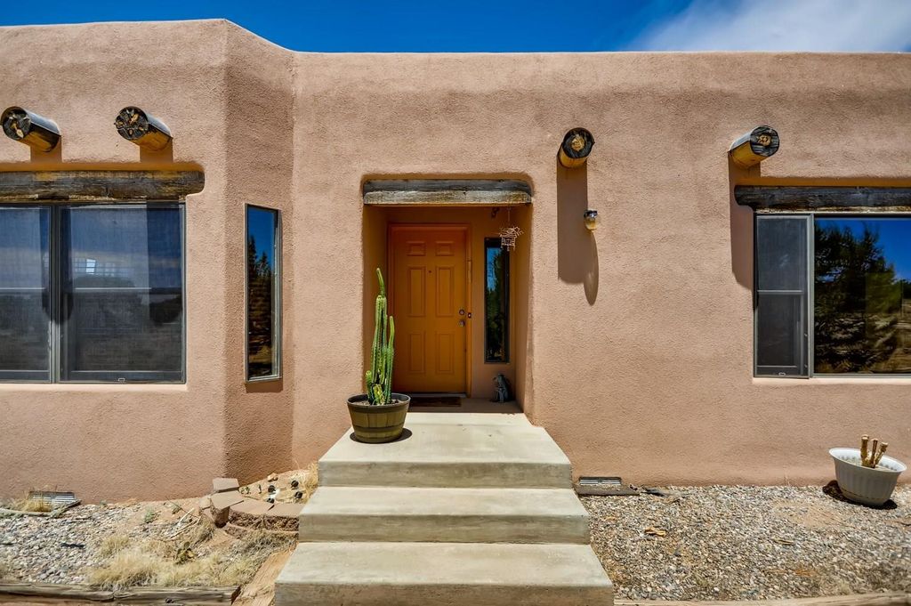 13 Domingo Rd, Santa Fe, NM 87508