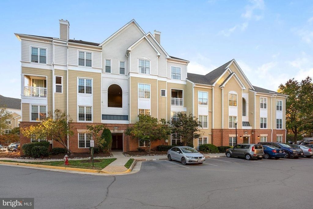 2100 Highcourt Ln 301, Herndon, VA 2 Bed, 2 Bath