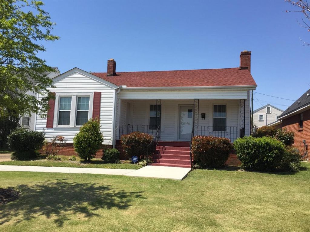 1704 Lake Ave, Tuscaloosa, AL 35401 3 Bed, 3 Bath SingleFamily Home