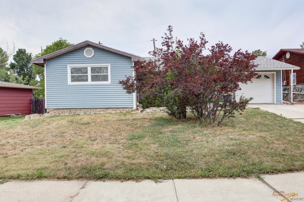 1403 N 7th St, Rapid City, SD 57701