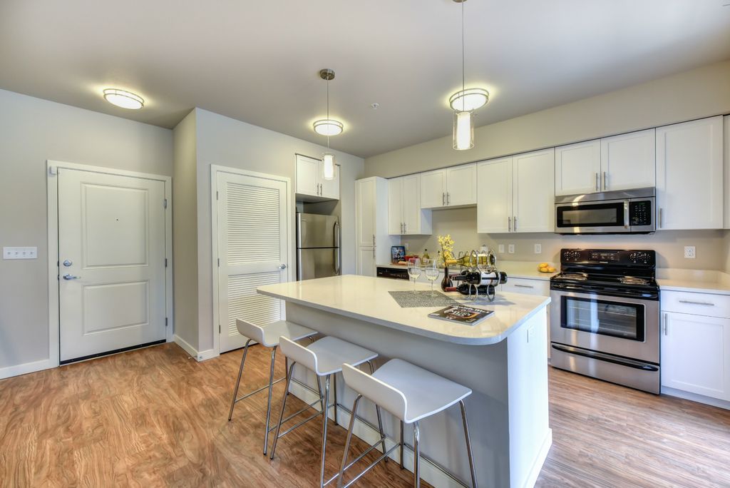 885 154th Pl   NE #I204, Bellevue, WA 98007