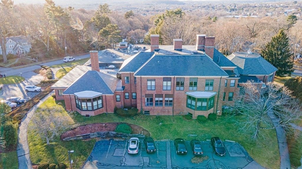 64 Highland Ave #14, Winchester, MA 01890