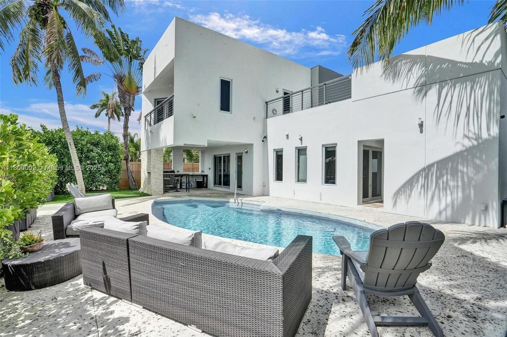 2612 Key Largo Ln, Fort Lauderdale, FL 33312