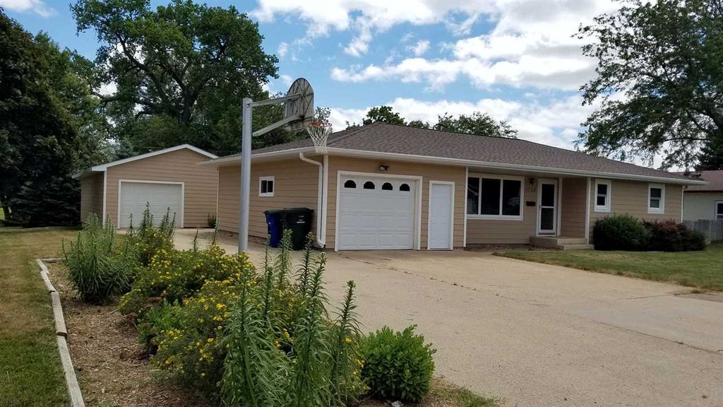 1313 E 4th St, Crofton, NE 68730 Trulia
