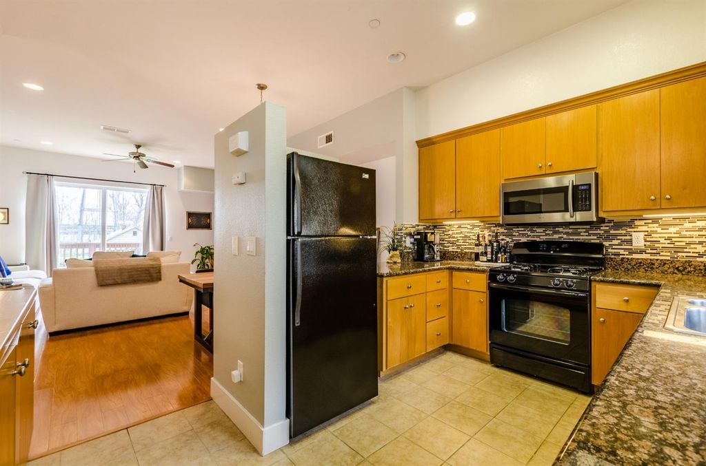 271 McDowell Ln, West Sacramento, CA 95605 3 Bed, 3 Bath Single