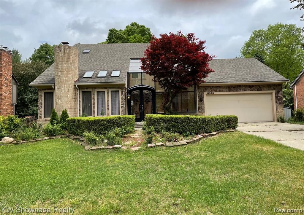 8375 Lake Pine Dr, Commerce Township, MI 48382