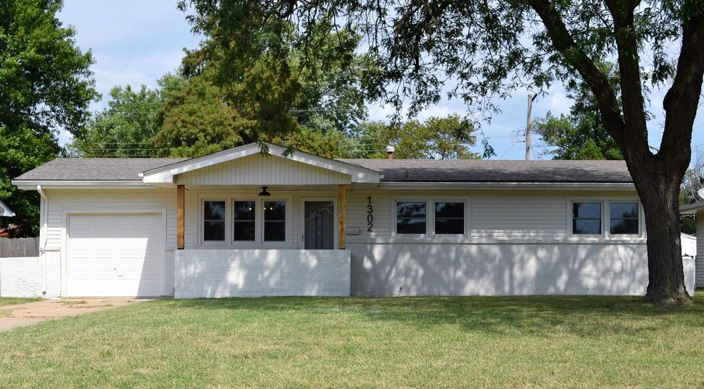1302 W Greenfield St, Wichita, KS 67217