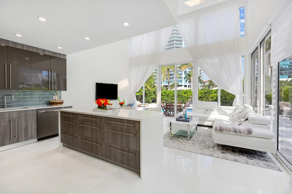 201 Atlantic Isle, North Miami Beach, FL 33160