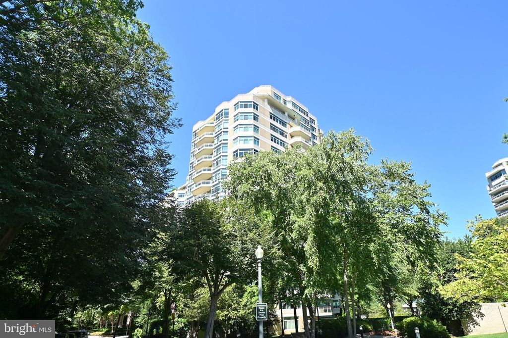 5610 Wisconsin Ave #903, Chevy Chase, MD 20815