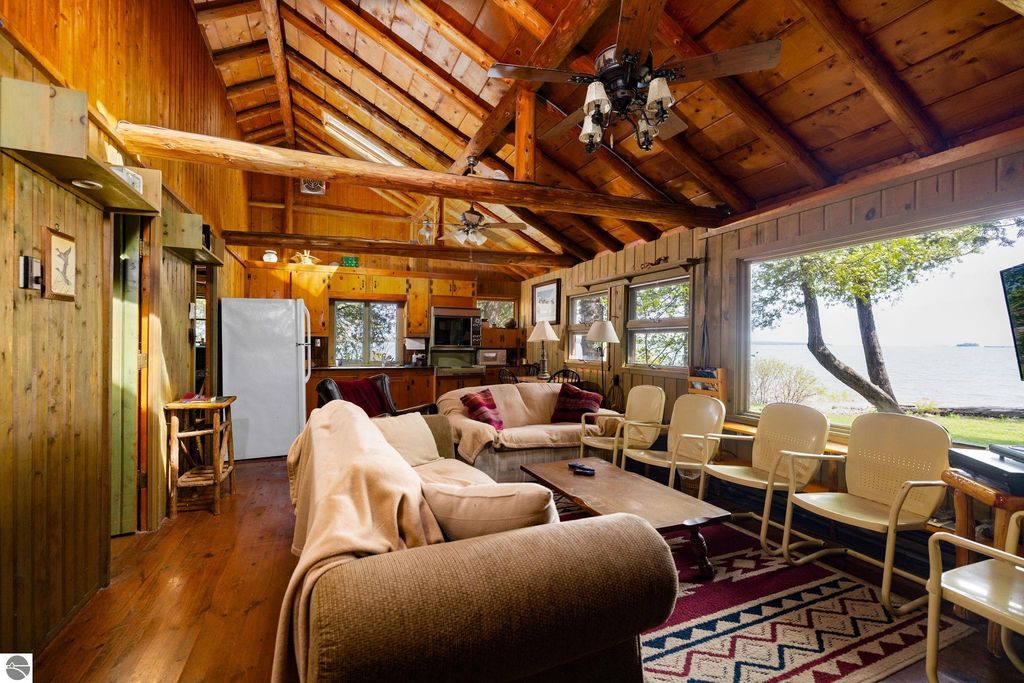 view 68th full size image of this home