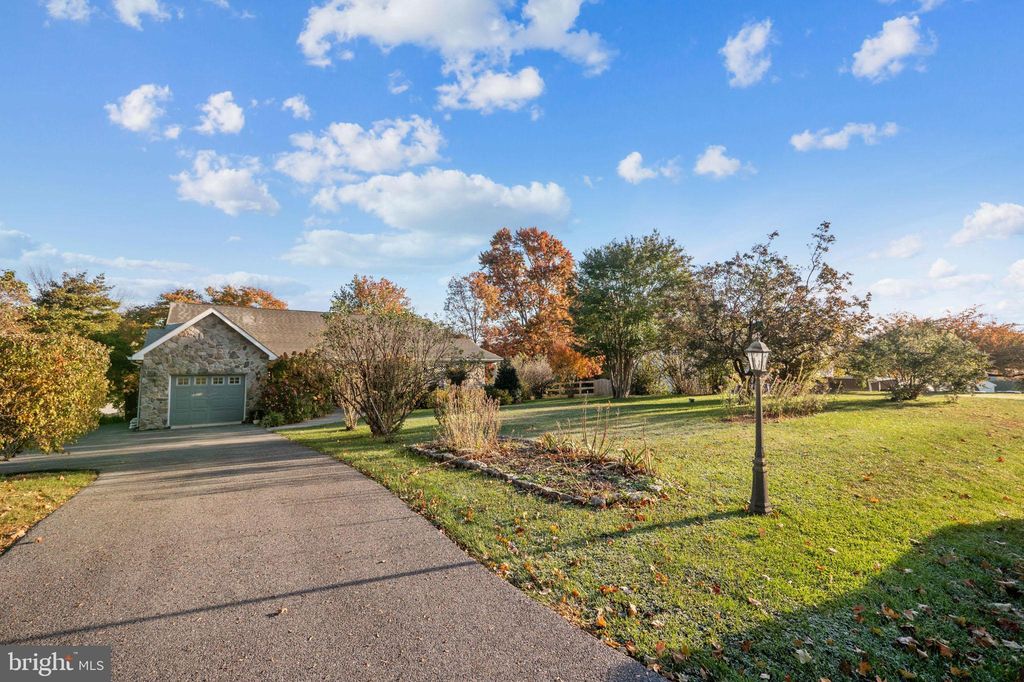 13990 W Annapolis Ct, Mount Airy, MD 21771