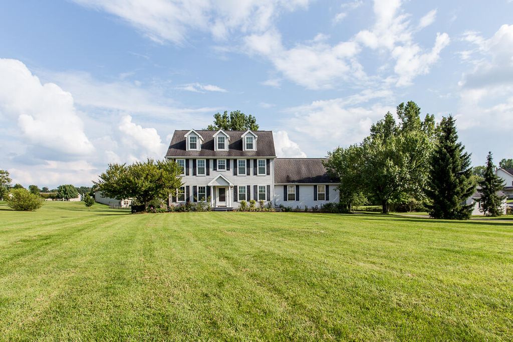 4036 Erika Dr, Pleasant Lake, MI 49272