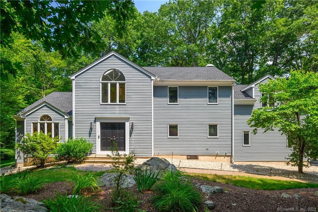 1 Rose Ln, Sandy Hook, CT 06482