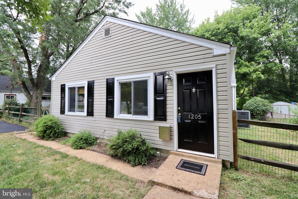 1205 E Willow Run Dr, Wilmington, DE 3 Bed, 1 Bath 22 Photos Trulia