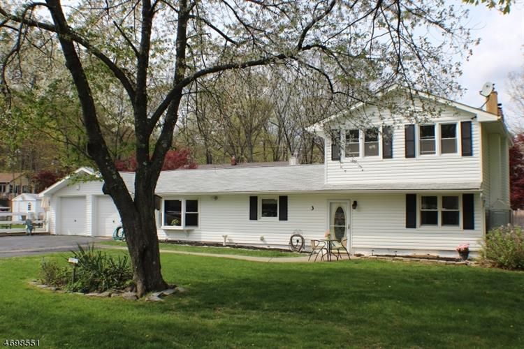 3 Cree Trl, Oak Ridge, NJ 07438