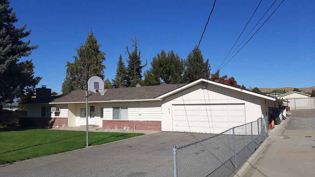 2265 5th St NE, East Wenatchee, WA 98802
