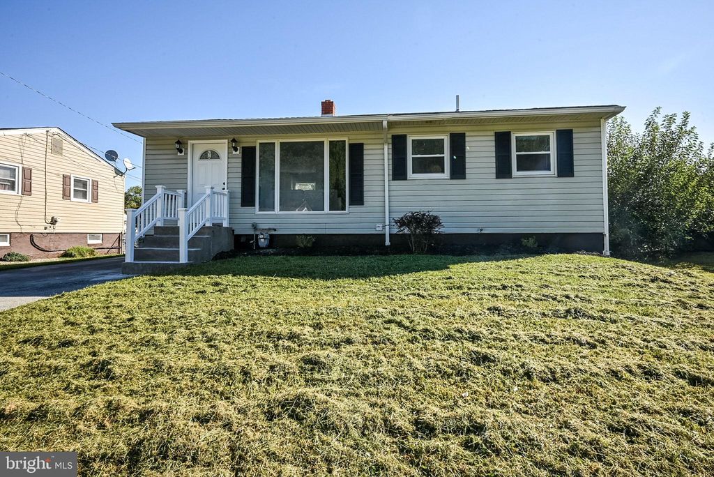 19 Holden Dr, New Castle, DE 19720