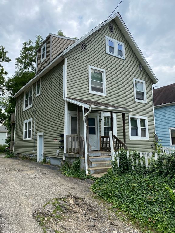 669 Moon St, Akron, OH 44307