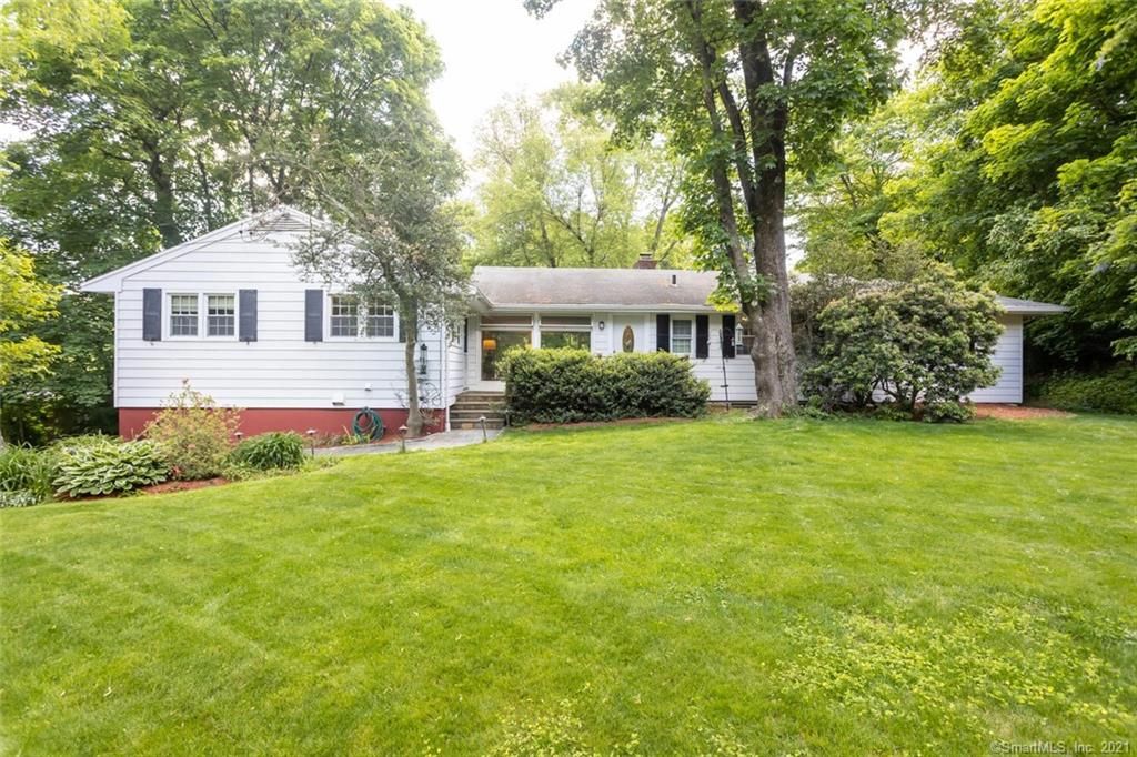 16 Pond Rd, Stamford, CT 06902