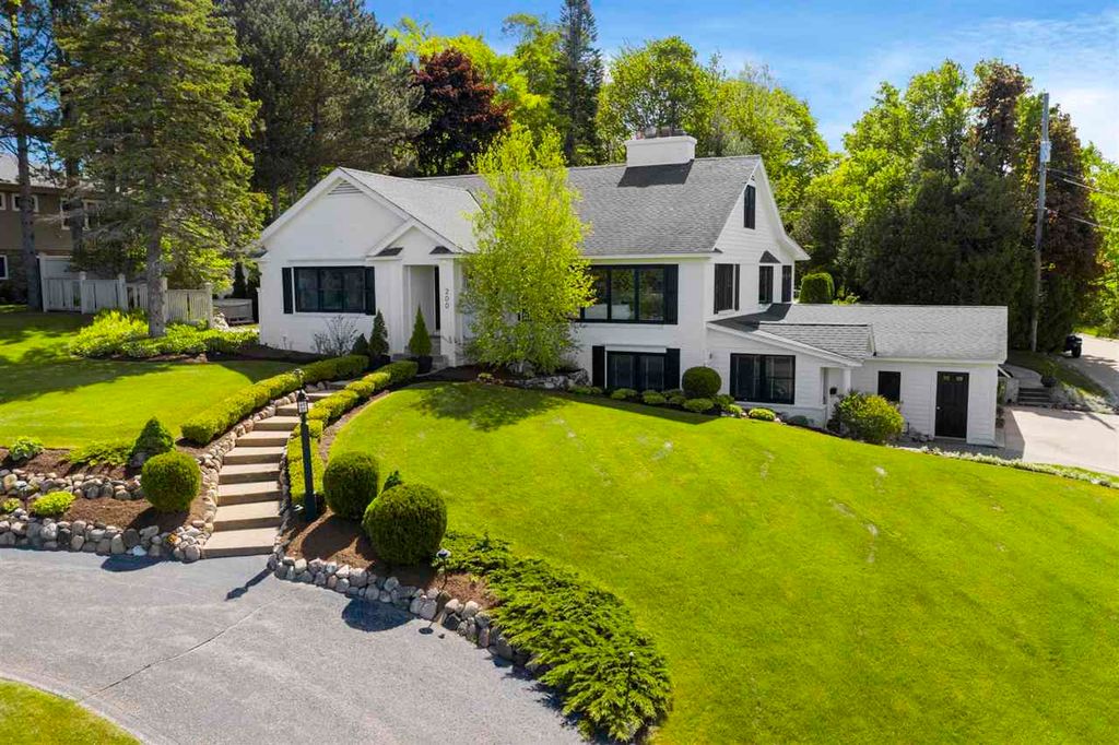 200 Sunset Ave, Petoskey, MI 49770 Trulia