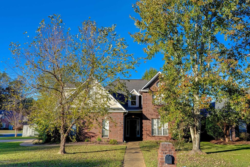 411 Pinehurst Dr, Meridian, MS 39305 4 Bed, 2 Bath