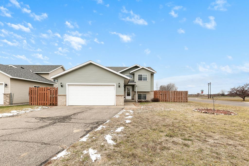 918 11th St S, Sartell, MN 56377