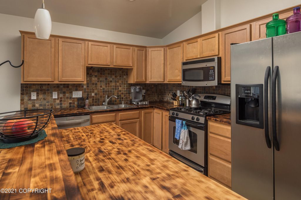 6515 Whispering Loop #B, Anchorage, AK 99504