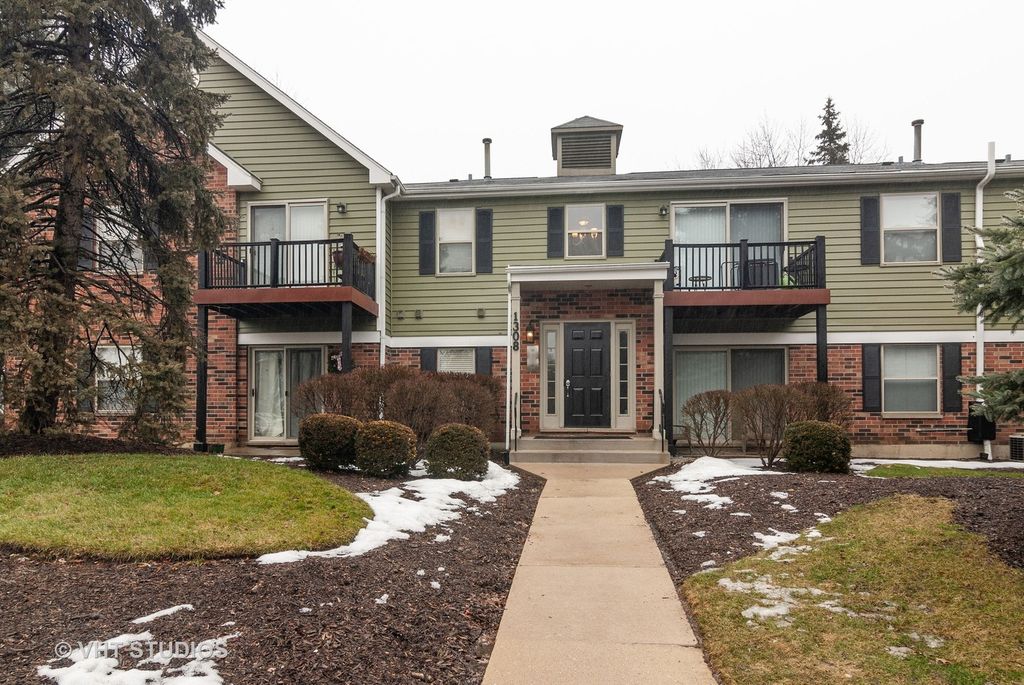 1308 McDowell Rd #203, Naperville, IL 60563