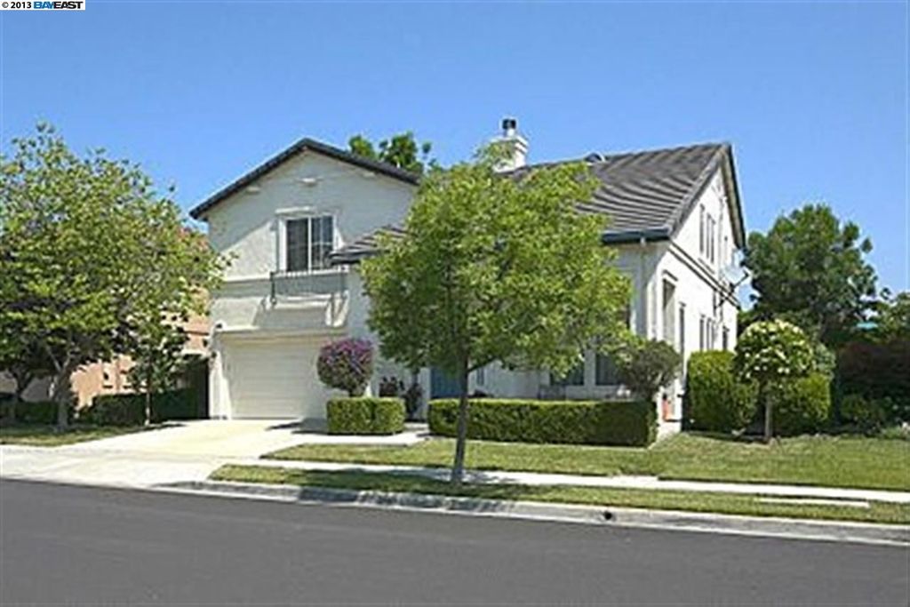 Persimmon Dr, Dublin, CA 94568