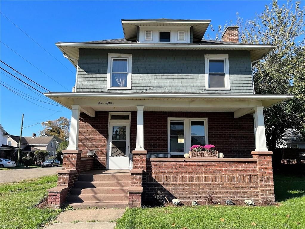 415 S Lawn Ave, Coshocton, OH 43812