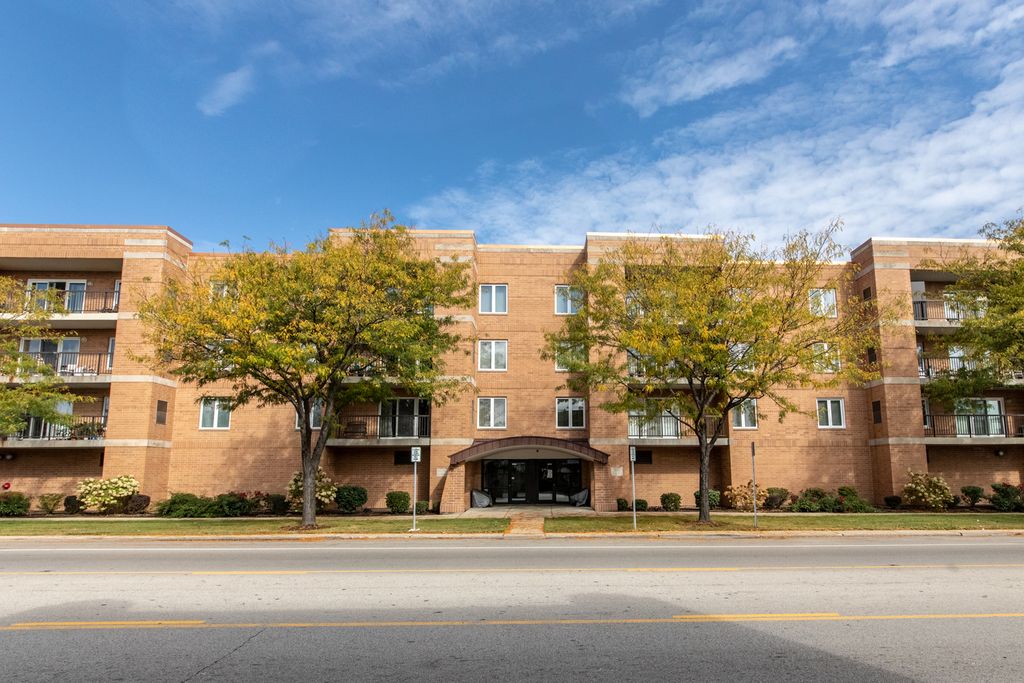 7414 W Irving Park Rd #408, Harwood Heights, IL 60706