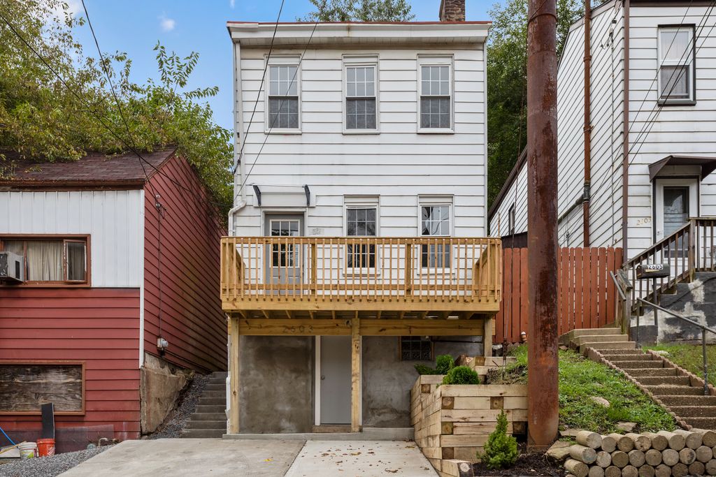 2603 Quarry St, Pittsburgh, PA 15210