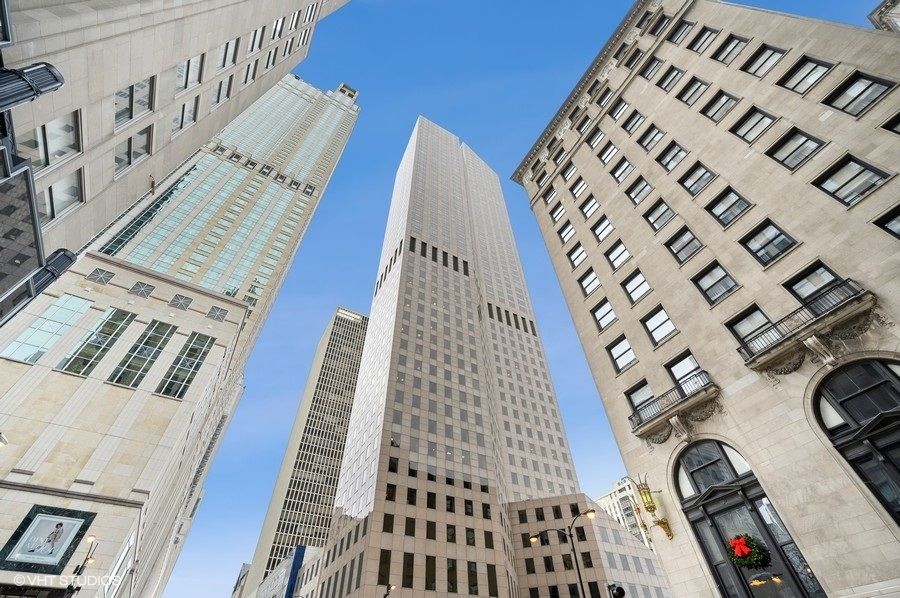 950 N Michigan Ave #4204, Chicago, IL 60611