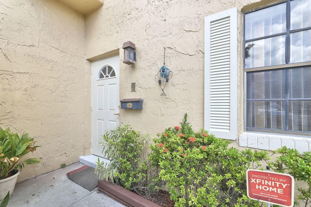 36 Spinning Wheel Ln, Tamarac, FL 33319 - 4 Bed, 3 Bath Townhouse - MLS