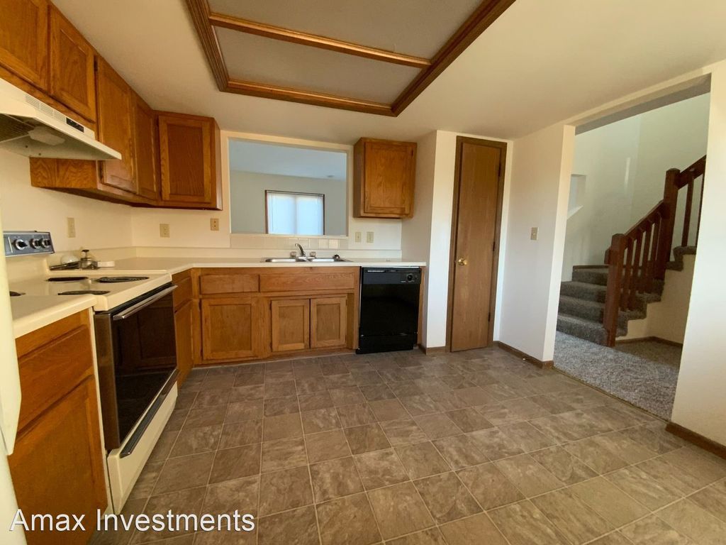 425 Foxfire Dr, Columbia, MO 65201