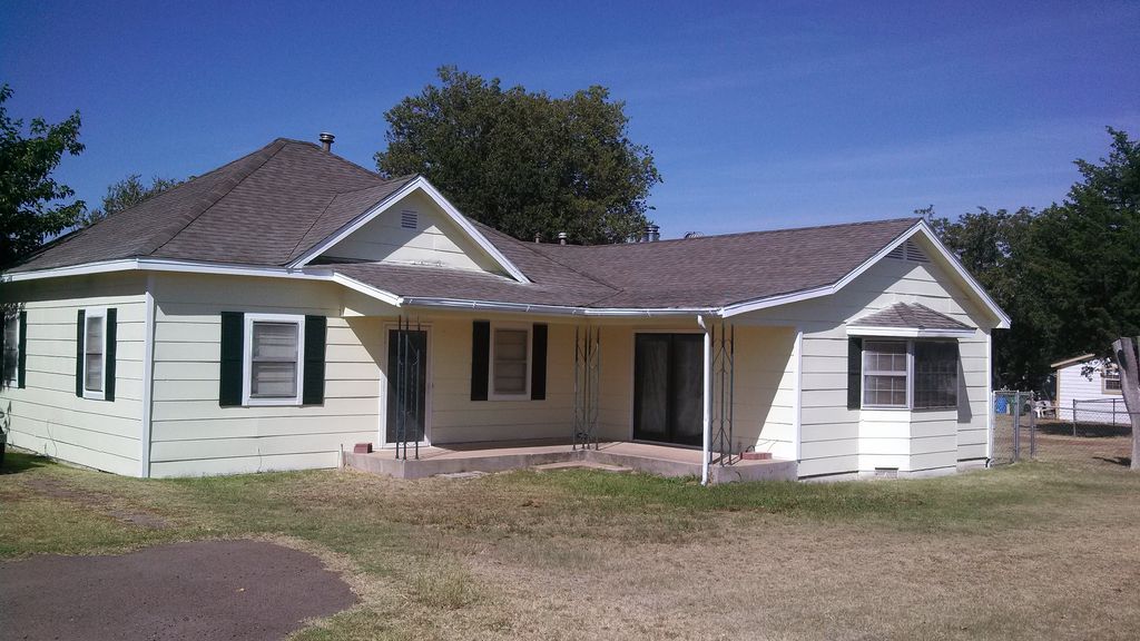 1423 E St, Snyder, OK 73566 Trulia