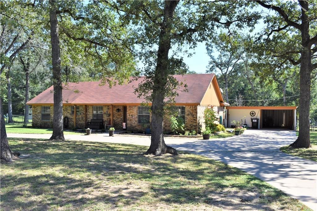 1040 Shady Cir, Lexington, TX 78947