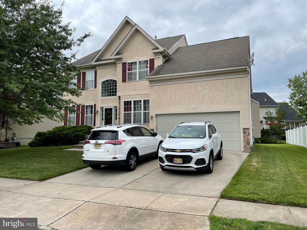 20 Stratton Ln, Sewell, NJ 08080