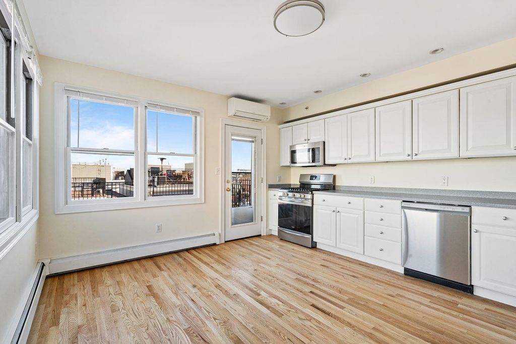 394 W Broadway #3, Boston, MA 02127