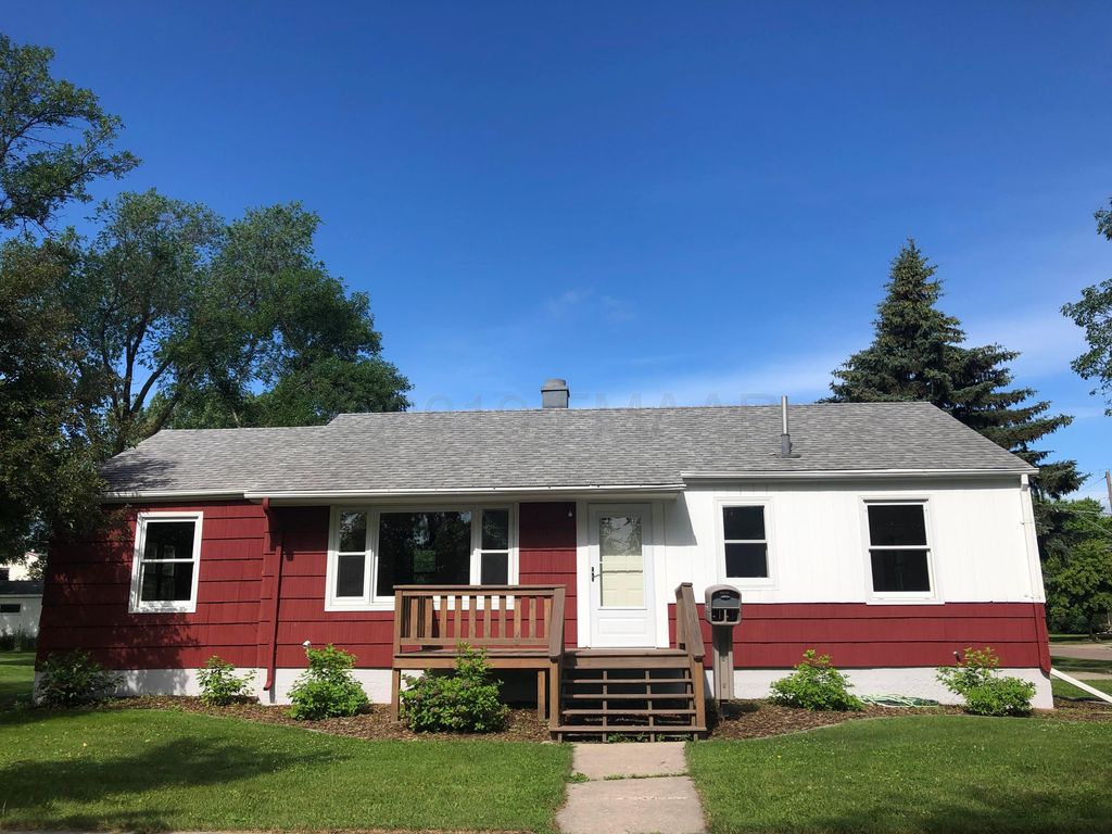 425 9th St N, Wahpeton, ND 58075