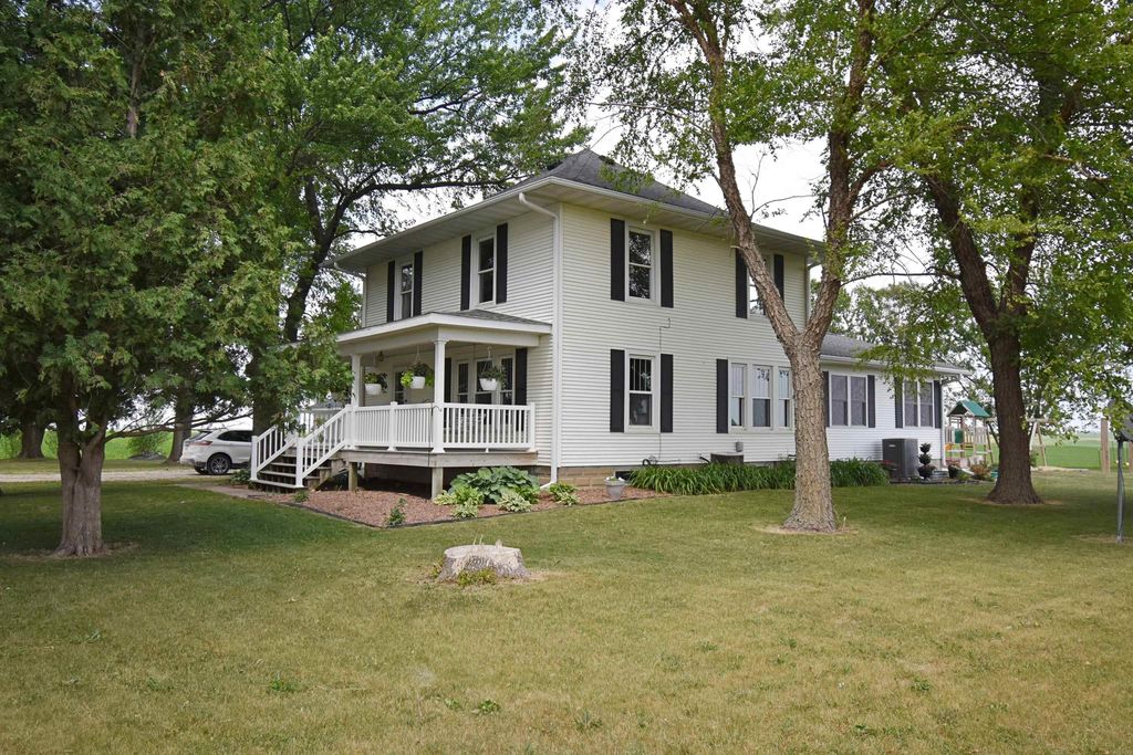1870 Lee Ave, Independence, IA 50644