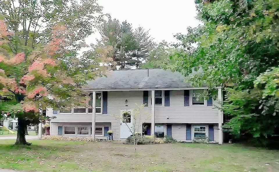 4 Strafford Rd, Dover, NH 03820
