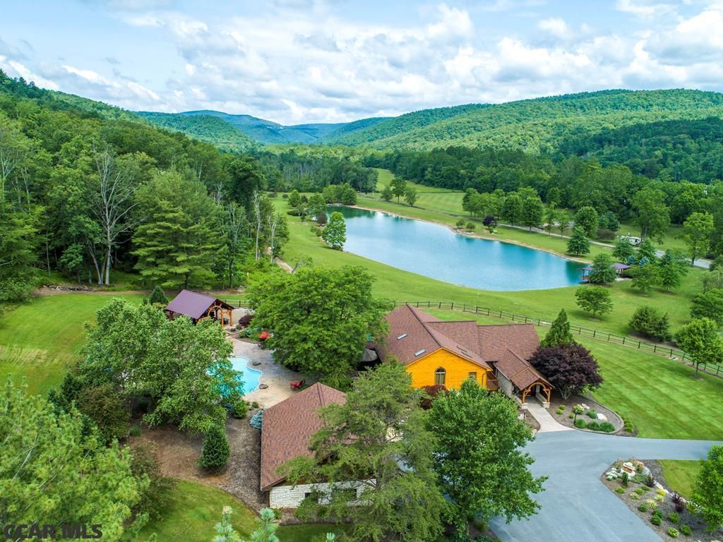 301 Grand Slam Dr, Bellefonte, PA 16823