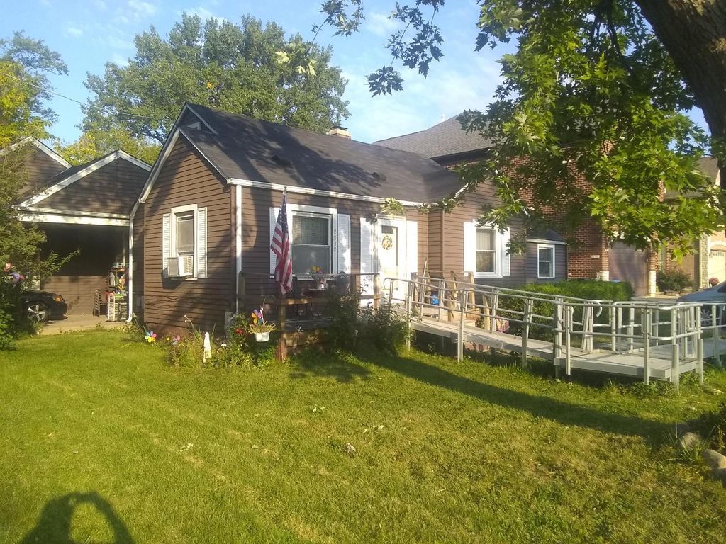 2332 Westview Dr, Des Plaines, IL 60018