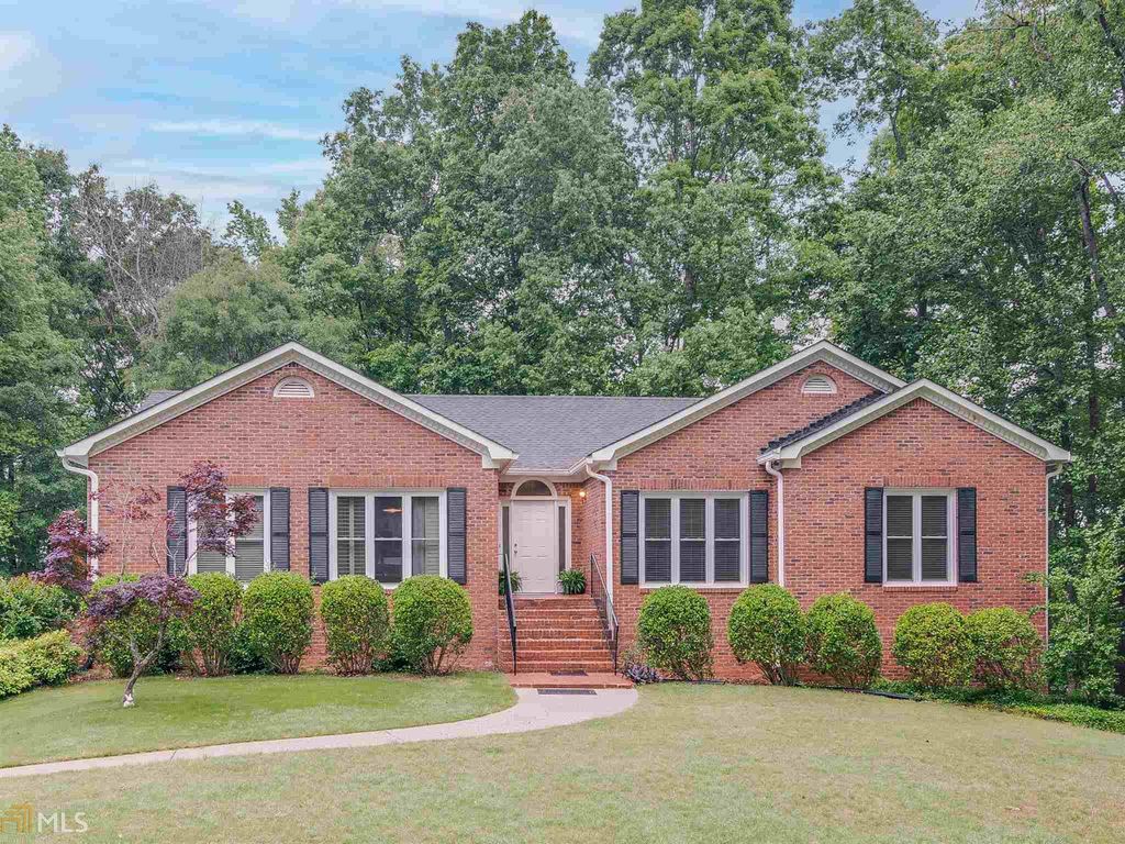 163 Shoreline Way, Hampton, GA 30228 5 Bed, 4 Bath SingleFamily Home