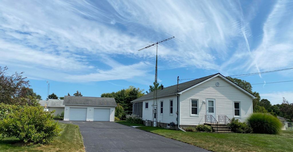 231 S Wrenwood Ave, Jackson, MI 49201