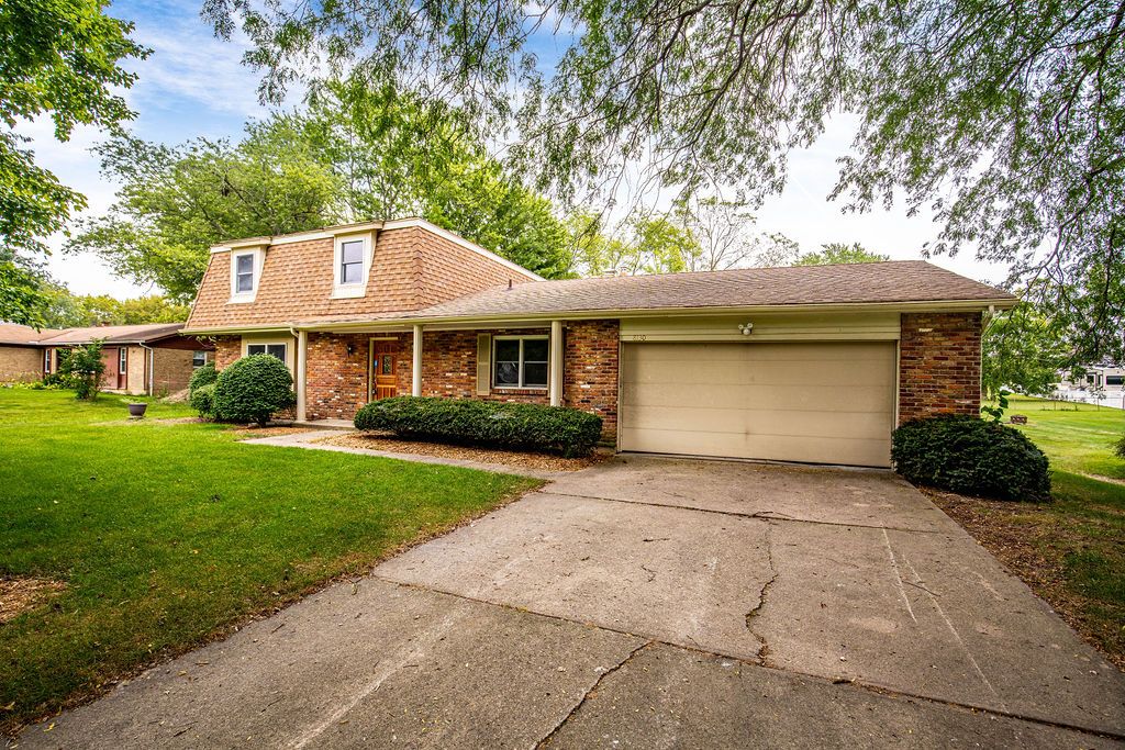 8130 Shade Tree Dr, West Chester, OH 45069