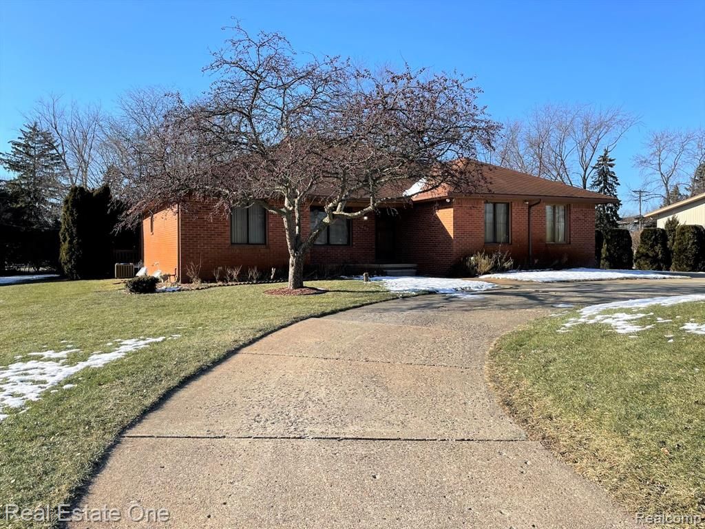2238 Hiller Rd, West Bloomfield, MI 48324