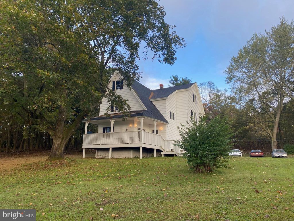 4 Colliery Rd, Mahanoy City, PA 17948